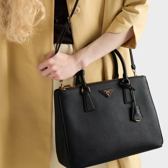 Authentic Prada large Saffiano Leather Bag -  (Retails for $5100) - Picture 3 of 16